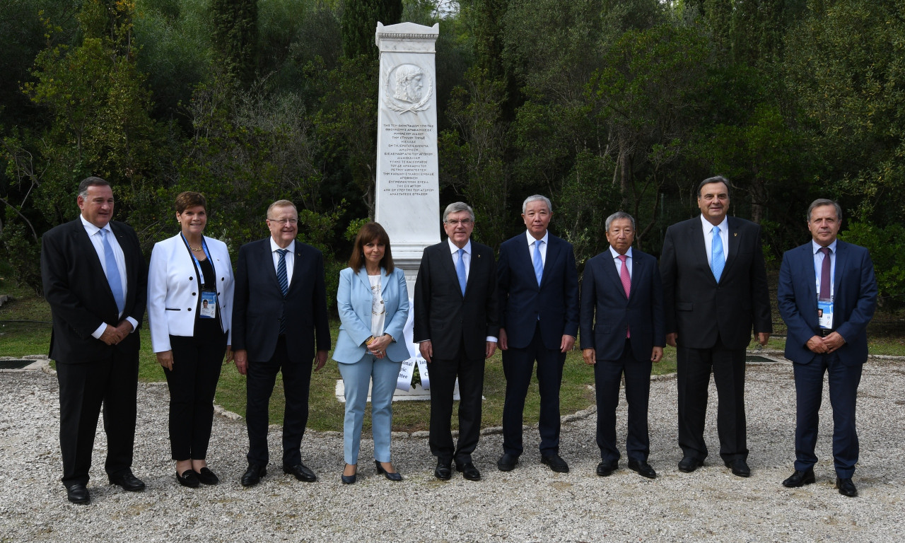 Φύτεψαν μια ελιά για τον εορτασμό των 100 χρόνων του Εκτελεστικού Συμβουλίου της ΔΟΕ