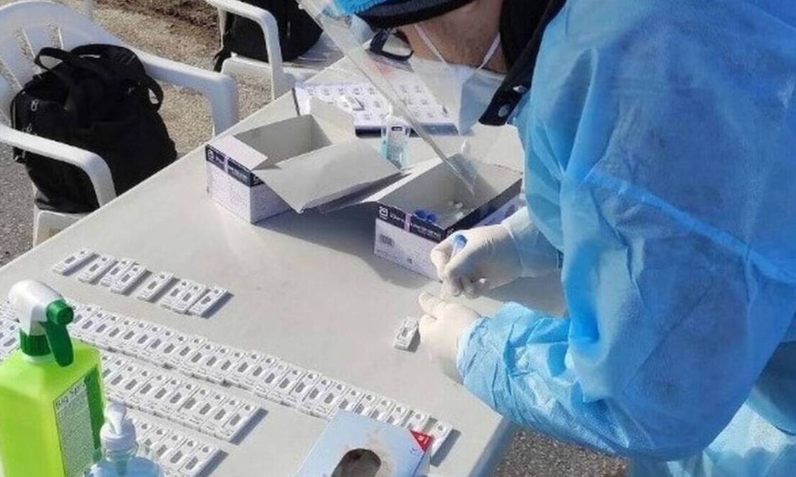 Rapid test: Πώς θα διενεργούνται στους μη εμβολιασμένους του ιδιωτικού τομέα - Όλες οι λεπτομέρειες