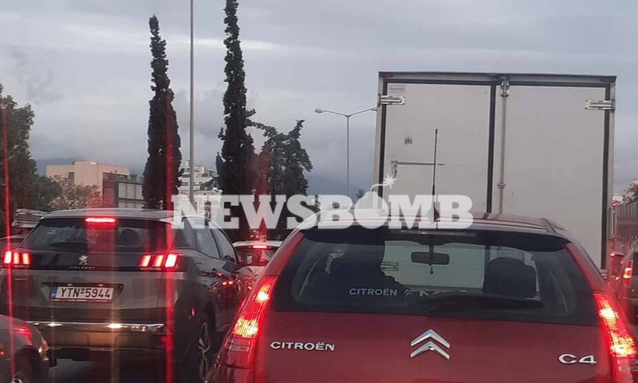 Κίνηση: «Kόλαση» με μποτιλιάρισμα χιλιομέτρων και στα δύο ρεύματα του Κηφισού