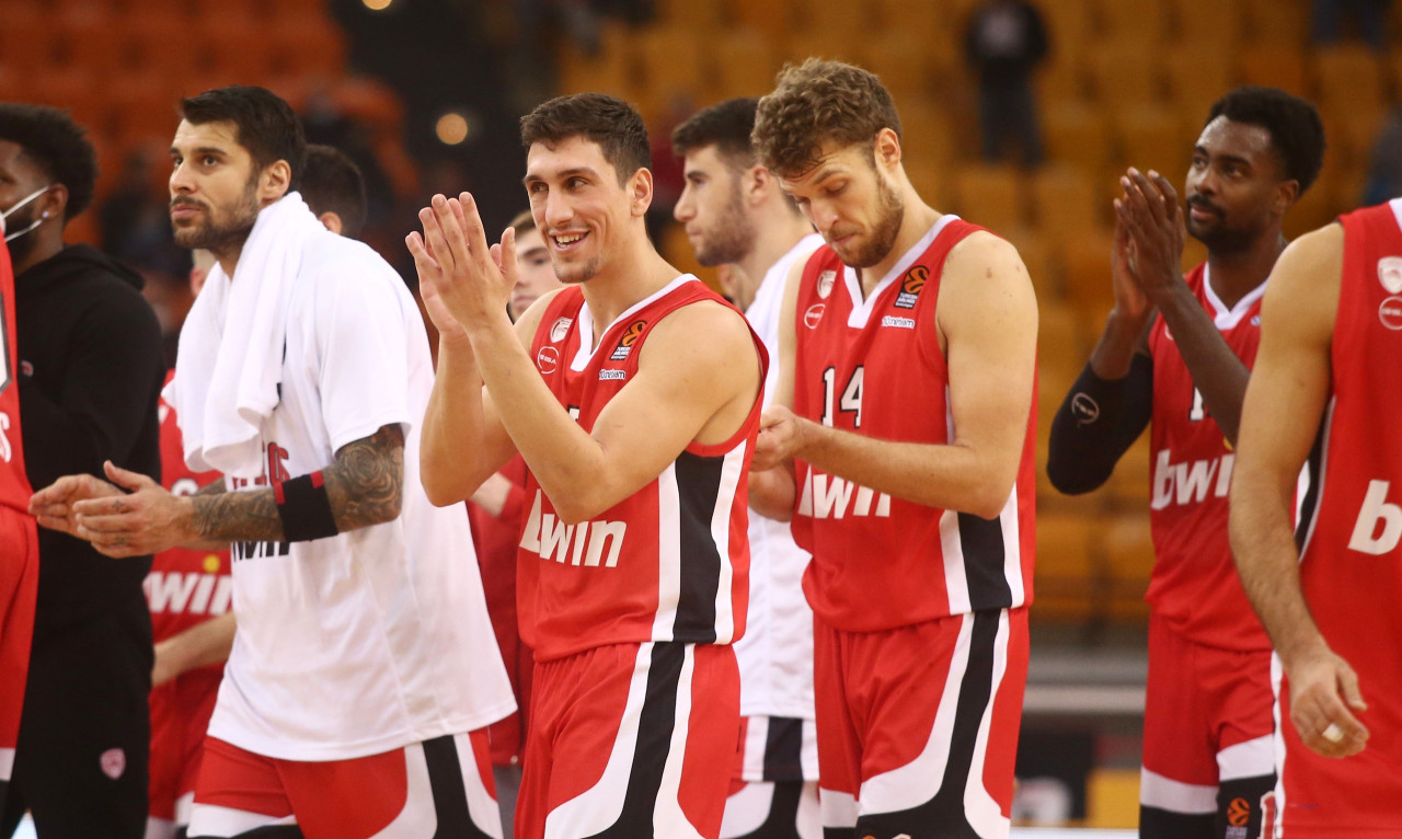 Ολυμπιακός: Επέστρεψε στις νίκες κόντρα στην Άλμπα (video)