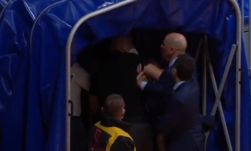 Τρομερές στιγμές σε αγώνα για το Eurocup - Προπονητής κυνήγησε τους διαιτητές μετά από ήττα (video)