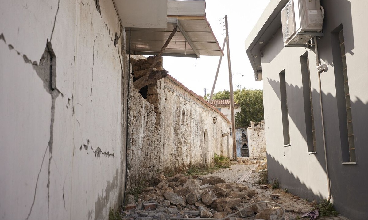 ΥΠΟΙΚ: Ενίσχυση άνω των 3,4 εκατ. ευρώ στους σεισμόπληκτους της Κρήτης