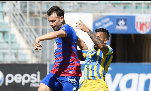 Super League: Ο Νίνης έφθασε τους 300 αγώνες