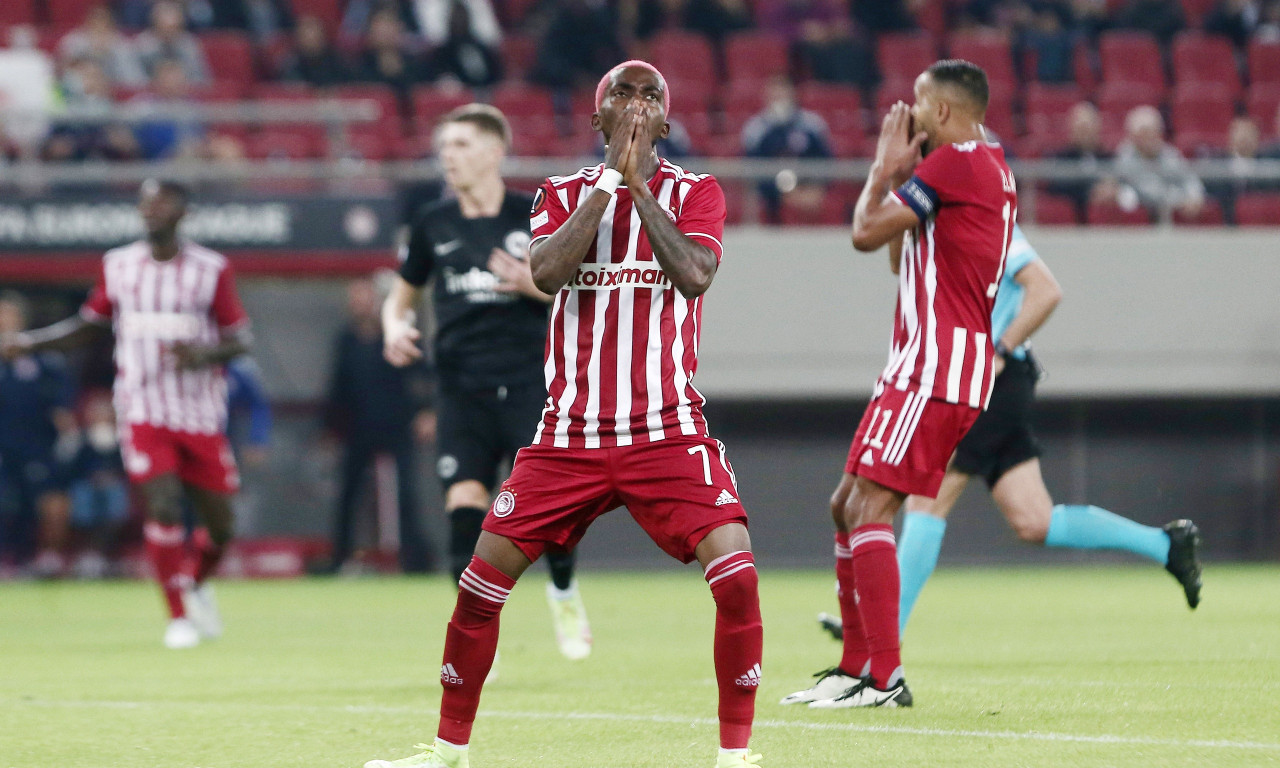 Ολυμπιακός-Άιντραχτ: Απίστευτη χαμένη ευκαιρία από τον Ονιεκούρου (video)