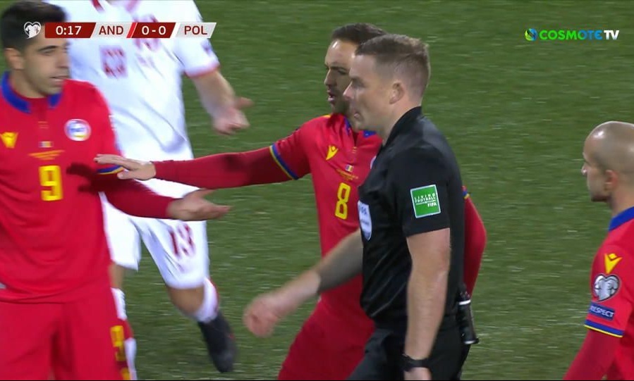 Προκριματικά Μουντιάλ: «Απείλησε» τον Λι Τοντ ο Φερνάντεζ - Αποβλήθηκε στα 22'' μετά τη σέντρα