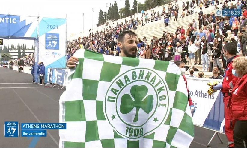 Μαραθώνιος: Μεγάλος νικητής ο Κώστας Γκελαούζος - Πανηγύρισε με τη σημαία του Παναθηναϊκού