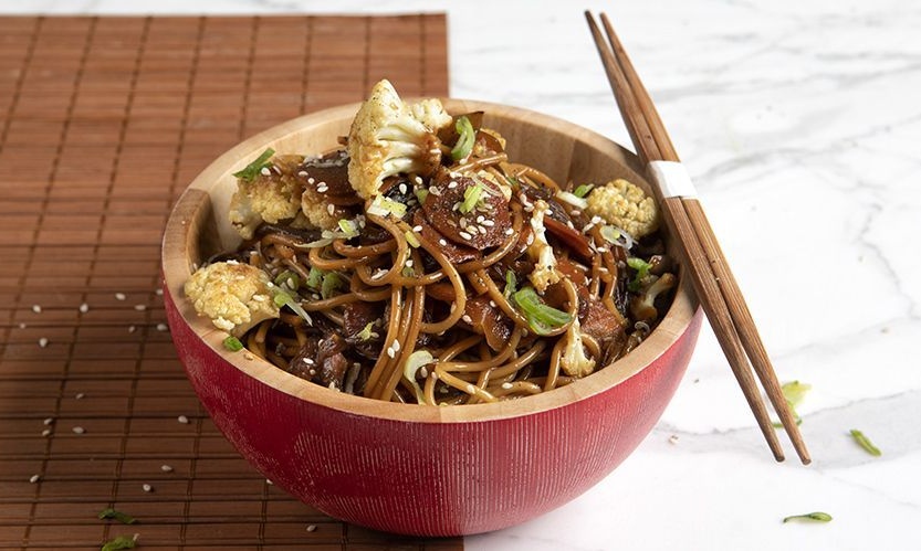 Άκης Πετρετζίκης: Stir fry λαχανικών με σπαγγέτι