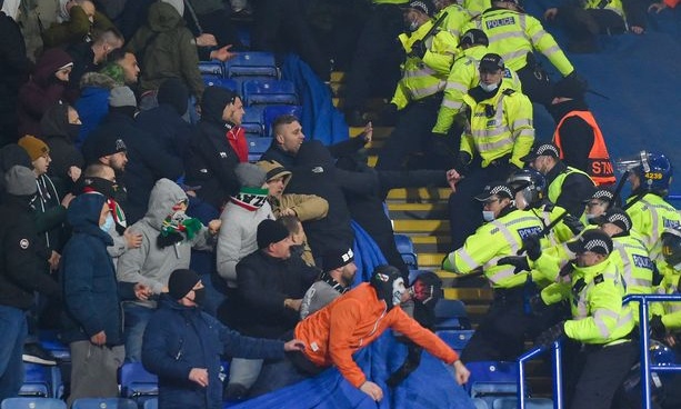 Europa League: Συλλήψεις οπαδών στο ματς Λέστερ-Λέγκια (photos)