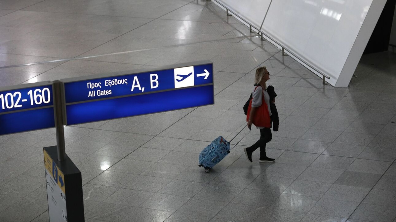 Μετάλλαξη Όμικρον - Notam της ΥΠΑ: Πώς θα εισέρχονται στην Ελλάδα ταξιδιώτες από τη Ν. Αφρική