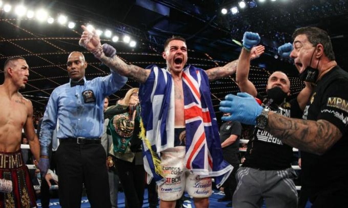 Πυγμαχία: Νέος παγκόσμιος πρωταθλητής ο Καμπόσος (photos+video)