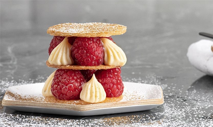 Άκης Πετρετζίκης: Μιλφέιγ με raspberries