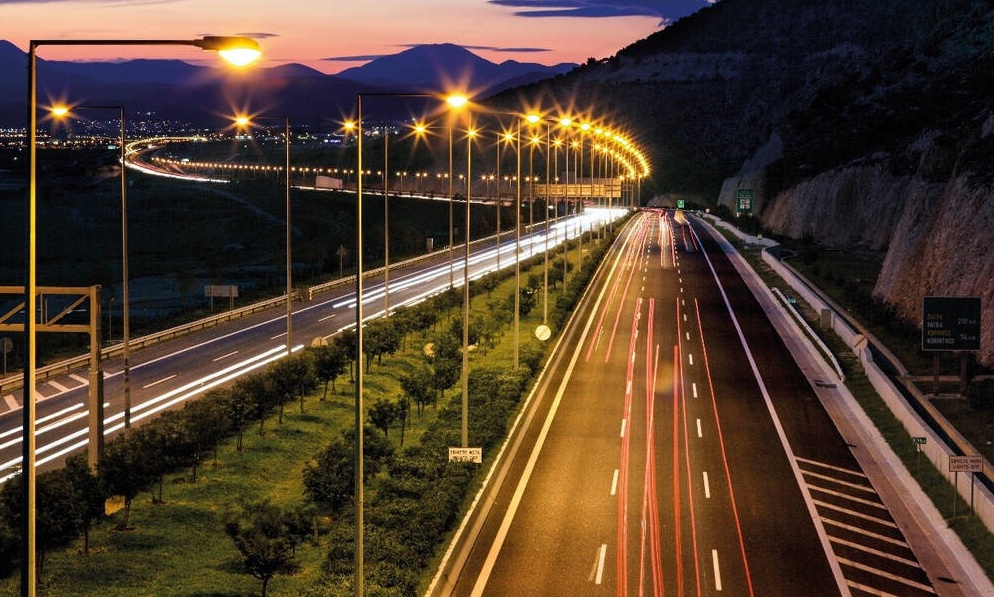 Οδική ασφάλεια: Γιατί θα έχουμε λιγότερα «φάουλ» στους δρόμους με τα προγράμματα της Αττικής Οδού