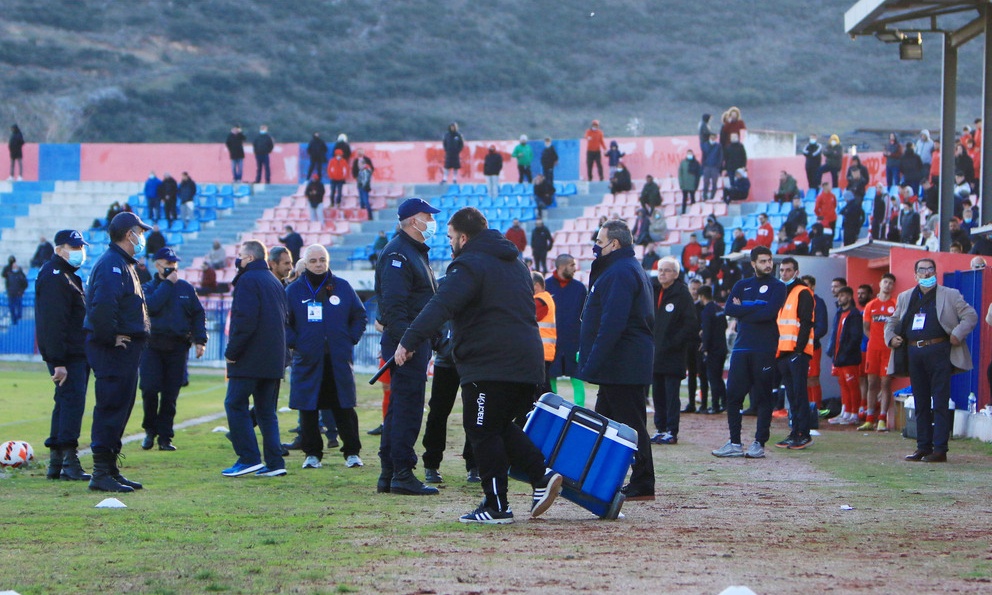 Super League 2: Ένταση και προσωρινή διακοπή στο Ολυμπιακός Βόλου-Πιερικός (photos)