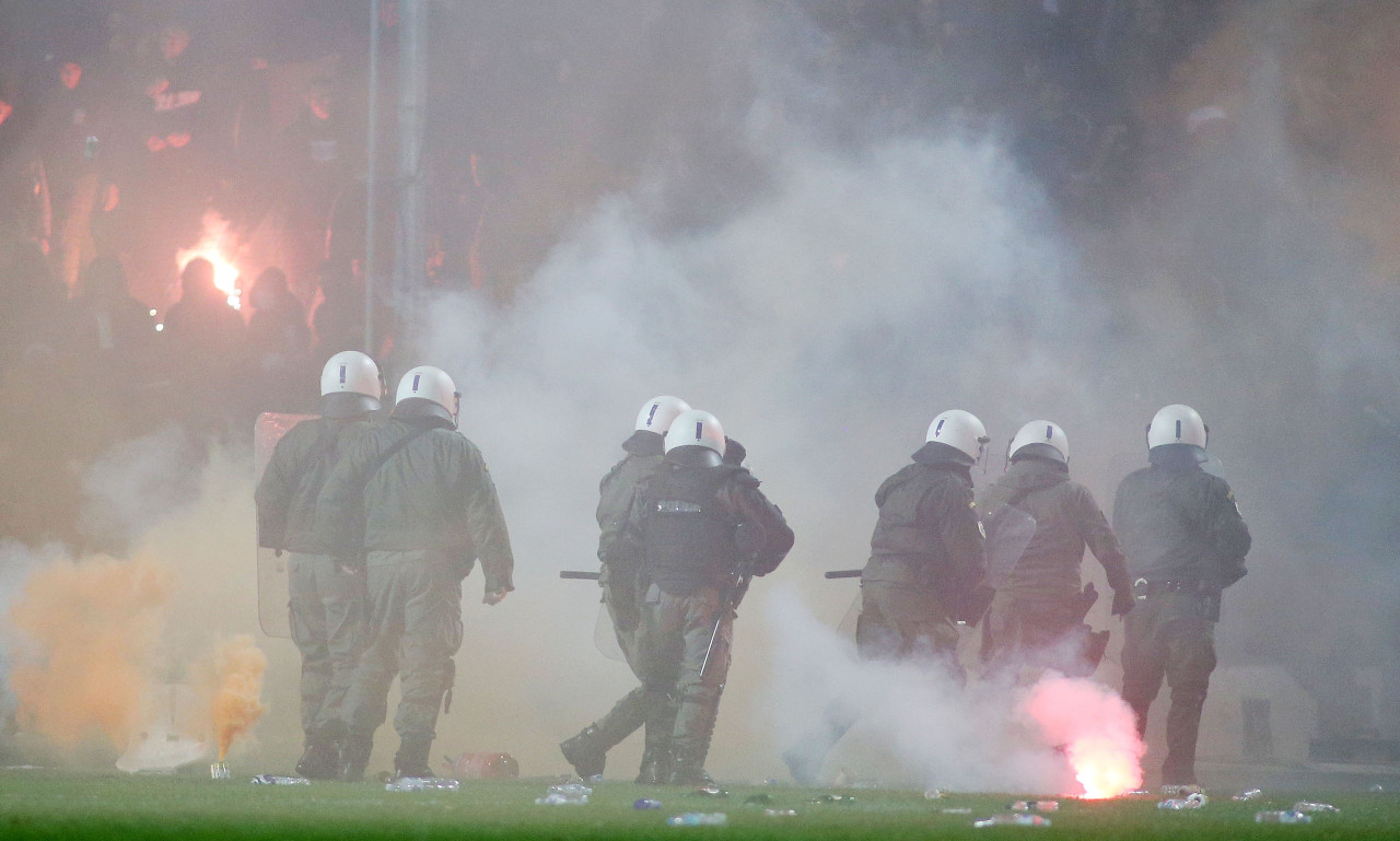 Επίθεση με μολότοφ σε σύνδεσμο του ΠΑΟΚ - Πάνω από 10 προσαγωγές