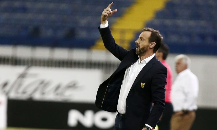 Ολυμπιακός-Άρης: Χωρίς κλασικό φορ στο Φάληρο - Η ενδεκάδα του Μάντζιου