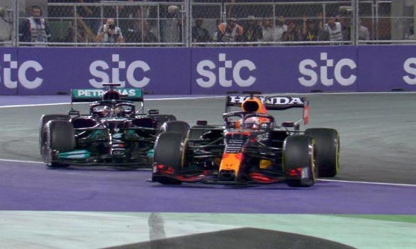 Formula 1: Κούρσα μίας… ανάσας για Χάμιλτον και Φερστάπεν - Ποιος θα πάρει τον τίτλο (videos)