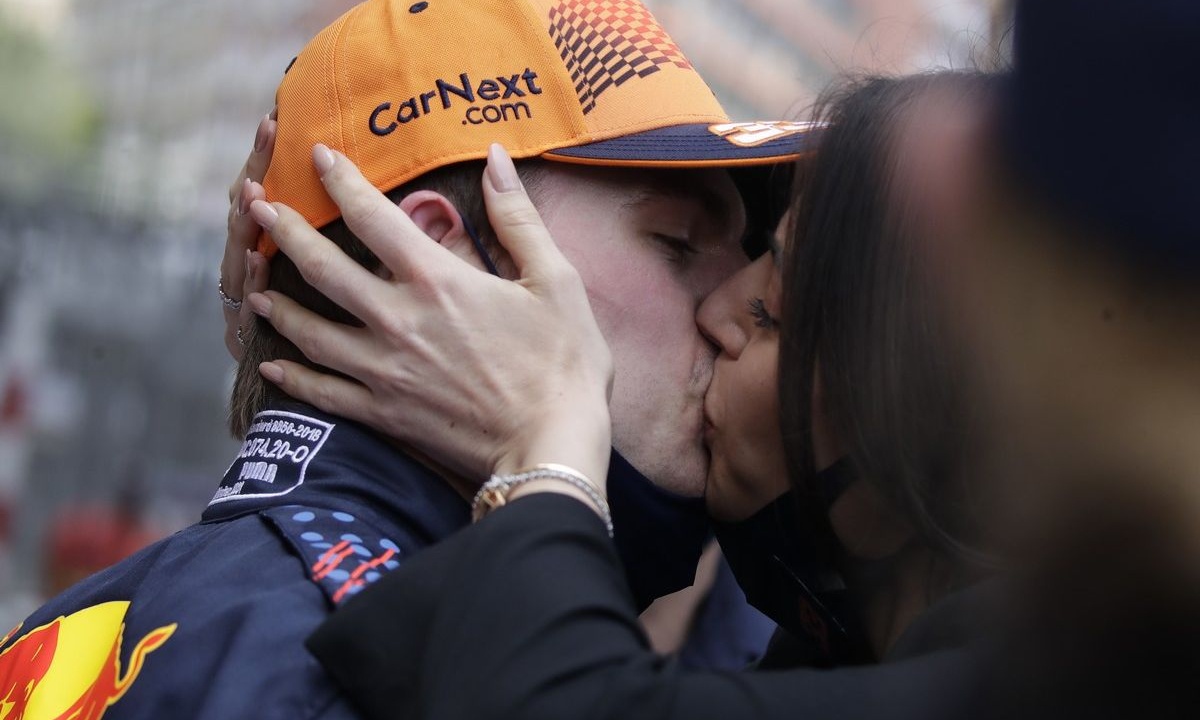 Formula 1: Πανηγύρισαν οι Τσιτσιπάς, Φαν Ντάικ και Εμπίντ για τον Φερστάπεν - Έξαλλος ο Ράσελ