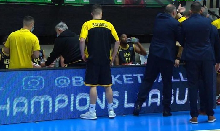 AEK: Χοντρό επεισόδιο Δέδα - Ανγκόλα - Ένταση και... «σκάσε!» στο τάιμ άουτ (video)