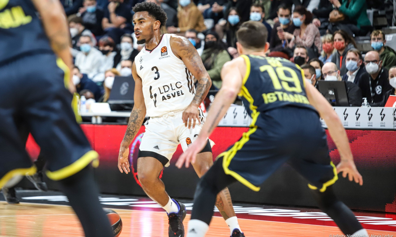 Βιλερμπάν-Φενέρμπαχτσε 84-82: Με «καυτό» Τζόουνς της έσπασε το σερί