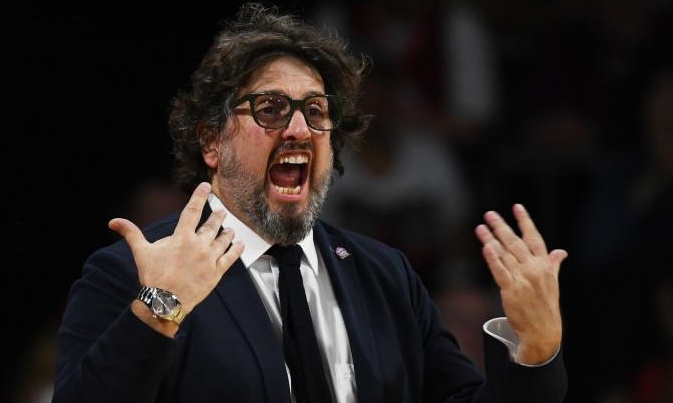 Euroleague: Eκτός εαυτού ο Τρινκιέρι - «Γρονθοκόπησε» παίκτη του! (video)