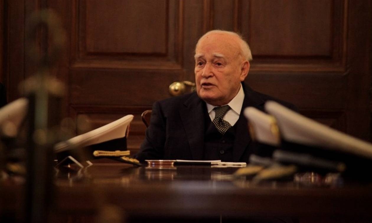 Πέθανε ο πρώην Πρόεδρος της Δημοκρατίας, Κάρολος Παπούλιας (photos)