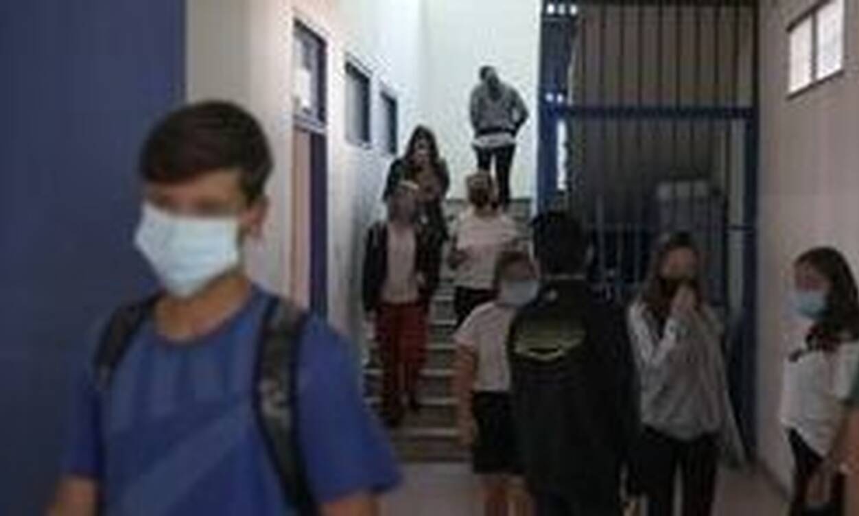 Άνοιγμα σχολείων: Πώς επιστρέφουν αύριο οι μαθητές στα θρανία -Τι αλλάζει με τα self-test