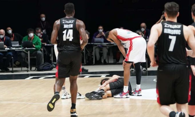 Οργισμένος Νάχμπαρ: «Πόσοι ακόμη παίκτες πρέπει να τραυματιστούν πριν αφαιρεθούν όλα τα αυτοκόλλητα»