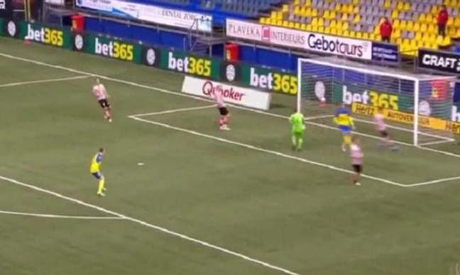 Αυτά δεν γίνονται - Μυθικό αυτογκόλ από τερματοφύλακα στην Ολλανδία (video)