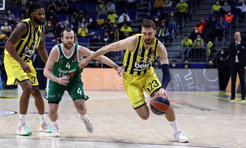 Φενέρμπαχτσε-Ζαλγκίρις 73-67: Επέστρεψε από το -17, με ηγέτη Γκούντουριτς