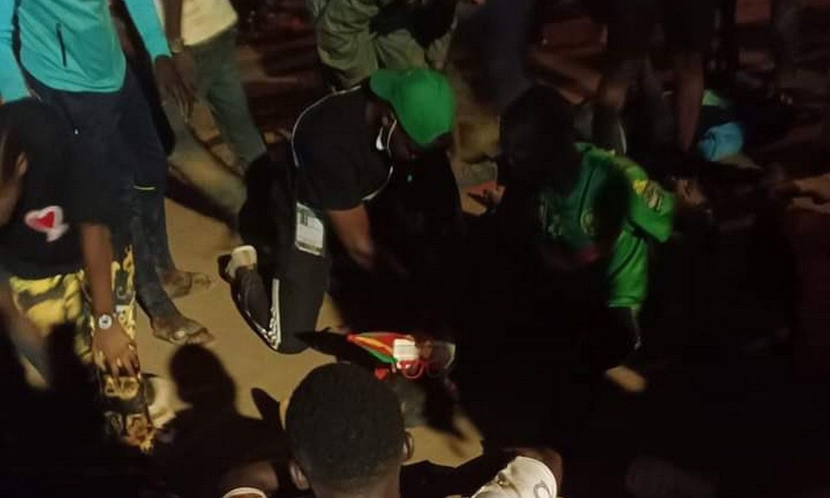 Τραγωδία στο Κόπα Άφρικα - Δημοσιεύματα για νεκρούς μετά από ταραχή στο Καμερούν-Κομόρες (pics)