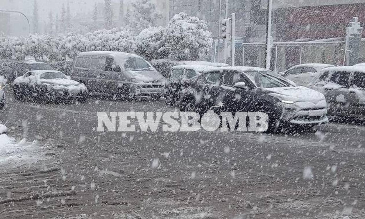 Καιρός: Έκλεισε η Κατεχάκη λόγω χιονιού - Χάος και στη Μεσογείων
