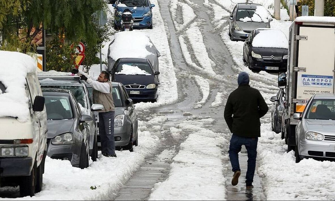 Κακοκαιρία «Ελπίδα»: Ποιοι δρόμοι είναι κλειστοί - Πού είναι απαραίτητες οι αντιολισθητικές αλυσίδες