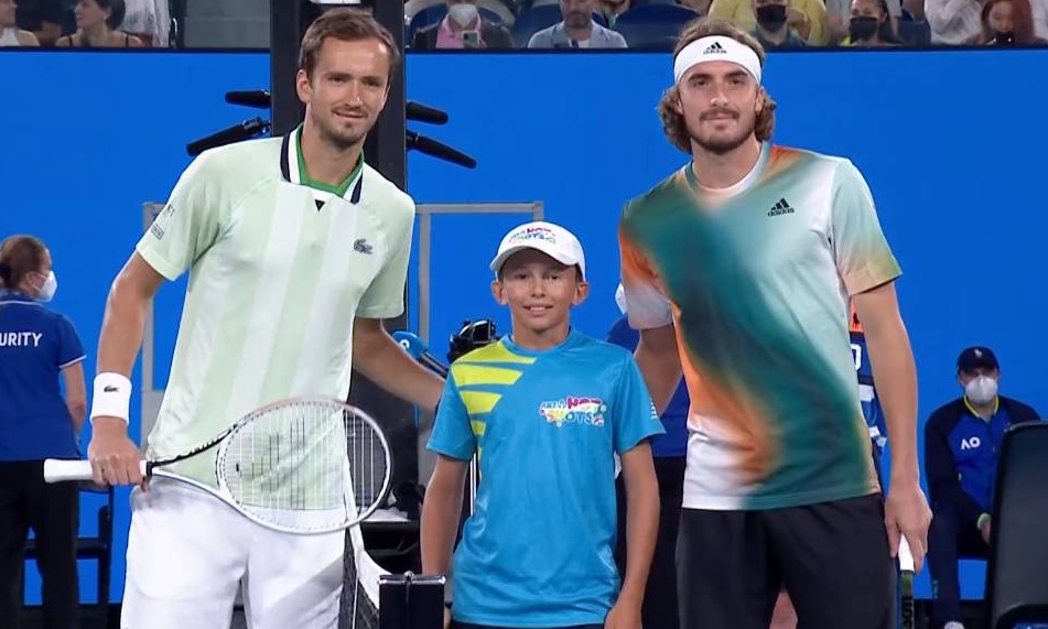 Australian Open – Τα highlights της «μάχης» του Τσιτσιπά και τα… γαλλικά του Μεντβέντεφ (videos)