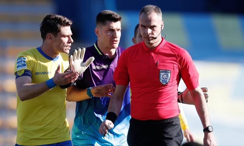 Παναιτωλικός-Άρης: «Βράζουν» οι Αγρινιώτες με Τζήλο - «Σταματήστε να τον ξεφτιλίζετε»