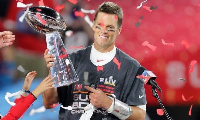 Τομ Μπρέιντι: Αποσύρεται ο GOAT του NFL - Οι ασύλληπτες επιδόσεις ενός θρύλου (photos+video)