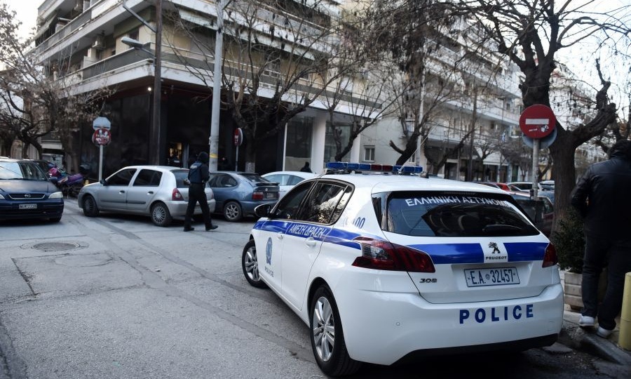 Έρευνες της ΕΛΑΣ και σε συνδέσμους οπαδών Άρη και Ηρακλή (video+photos)