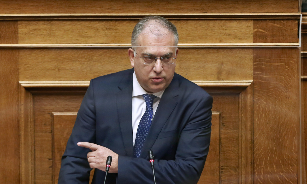 Θεοδωρικάκος για συνδέσμους: «Όσοι λειτουργούν παρανόμως, θα κλείνουν»