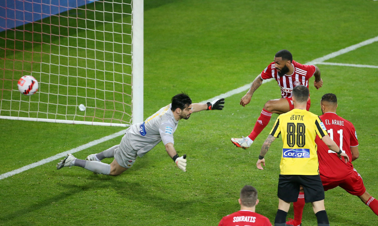 Ολυμπιακός-ΑΕΚ: Η φάση με το γκολ του Εμβιλά - Υποψία για χέρι του Μανωλά (video)