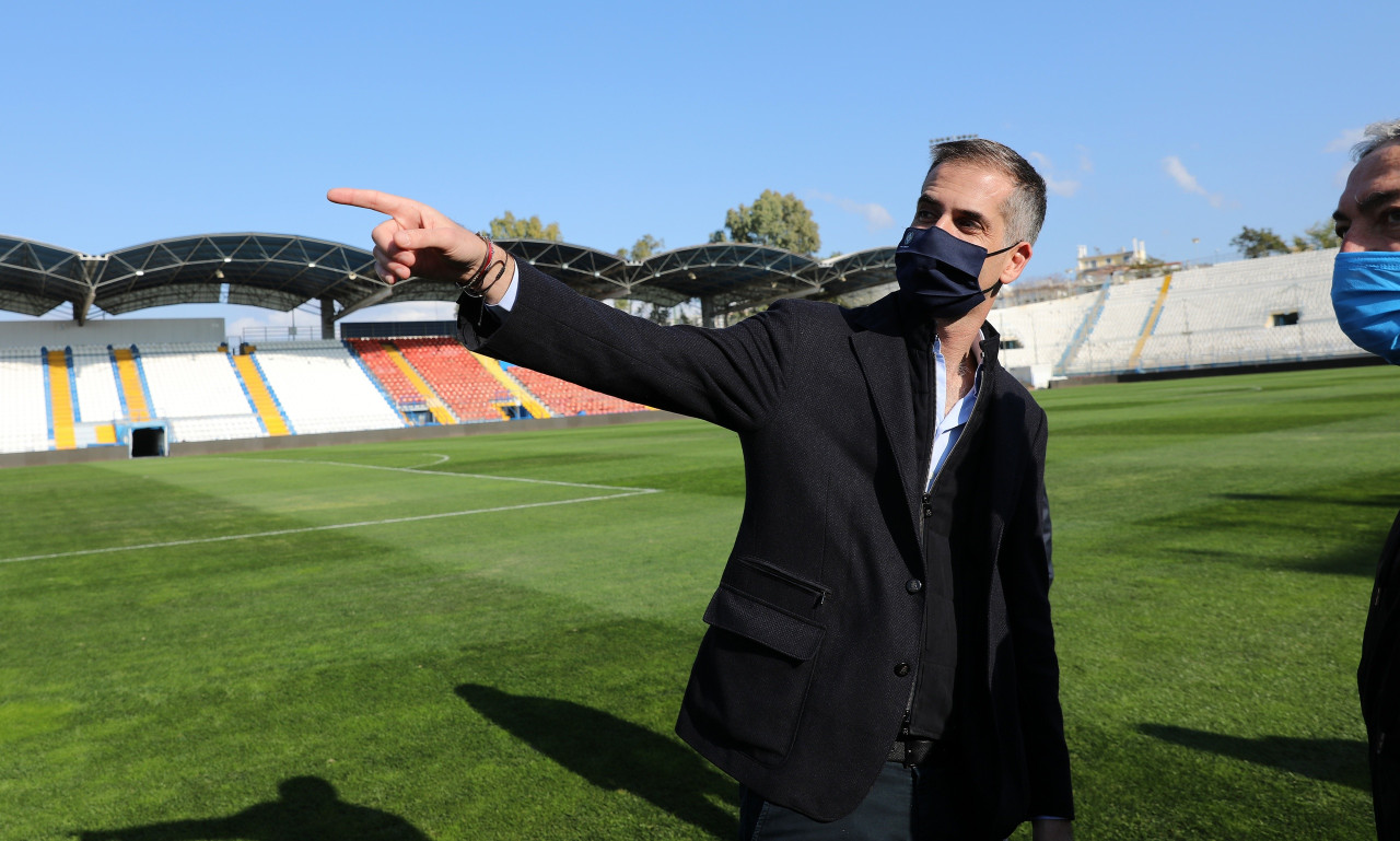 Διπλή ανάπλαση: Ενημέρωσε τις δημοτικές παρατάξεις ο Μπακογιάννης