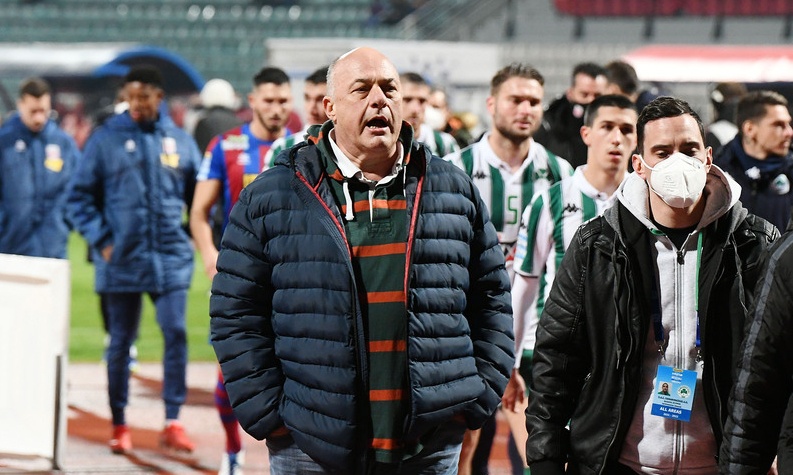 Μπέος: «Το πέναλτι θα το έδινε και ο Μαρινάκης, σαν τα πρόβατα στη σφαγή ο Σαββίδης»