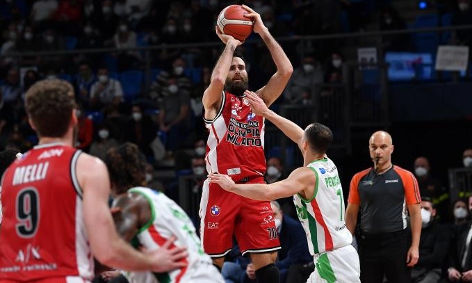 Αρμάνι: Δεν ταξίδεψε ο Ντατόμε στην Αθήνα