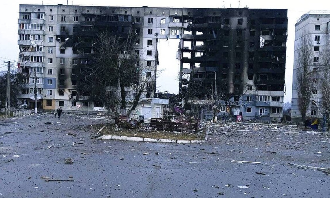 «Κόλαση» στη Μαριούπολη: Αεροπορική επίθεση στην αγορά και στο παιδιατρικό νοσοκομείο