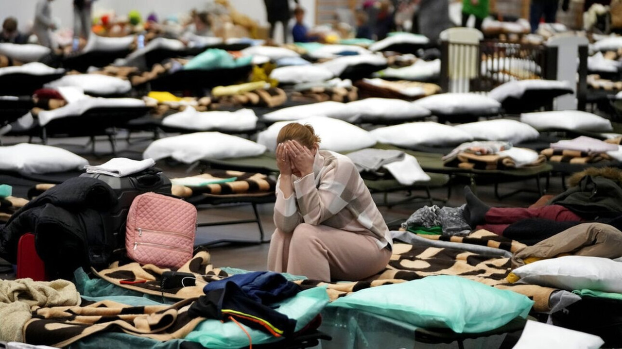 «Την ημέρα είμαστε στο σπίτι, το βράδυ στο καταφύγιο» - Μαρτυρία από το Κίεβο στο CNN Greece