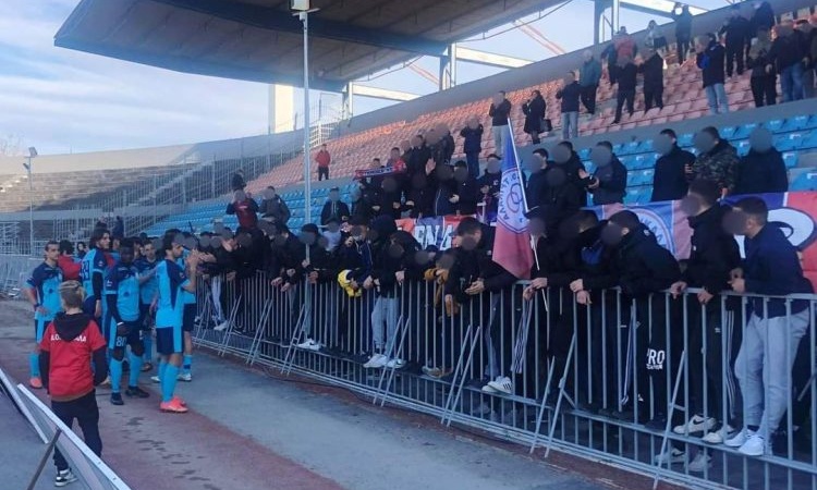 Τρίκαλα: Επίθεση Σακαφλιάδες σε Αϊβάζογλου – «Μόνο με διμοιρία ΜΑΤ πας στο γήπεδο»