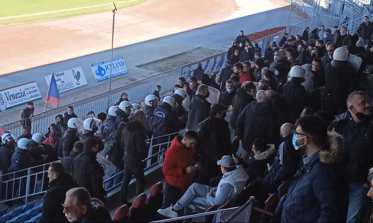 Super League 2: Ένταση στα Τρίκαλα με τον Αϊβάζογλου - Έξαλλοι μαζί του οι οπαδοί (photos)