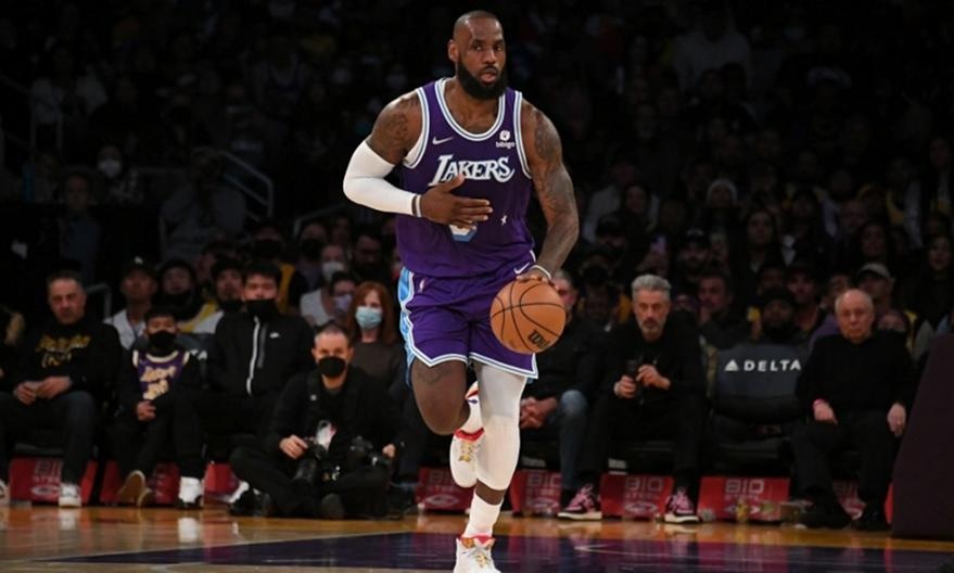 NBA: Ασύλληπτο ρεκόρ από τον ΛεΜπρόν Τζέιμς - Το ξεχωριστό triple double (videos)
