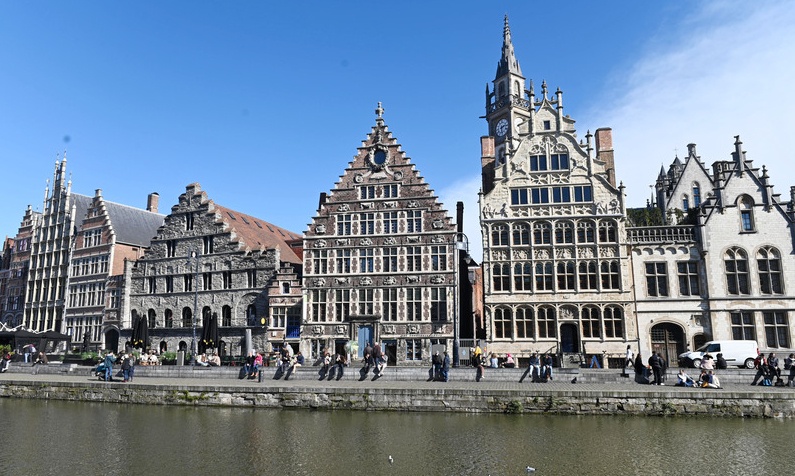 Γάνδη-ΠΑΟΚ: Κατάληψη στο κέντρo της πόλης και ατμόσφαιρα γηπέδου οι φίλοι του «Δικεφάλου» (vid)