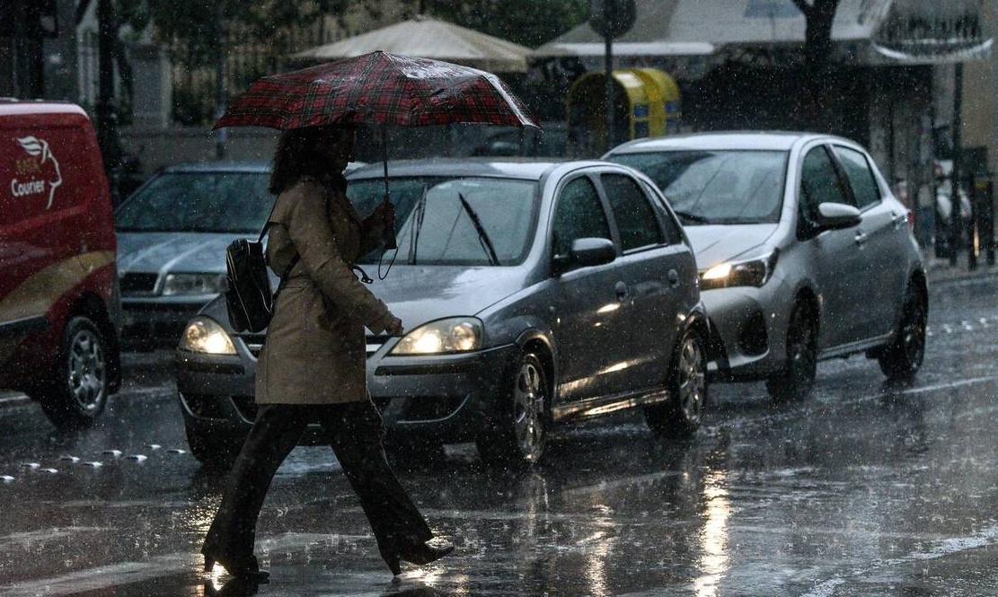 Καιρός: Επιδείνωση με βροχές και χιόνια τις επόμενες ώρες - Ποιες περιοχές επηρεάζονται