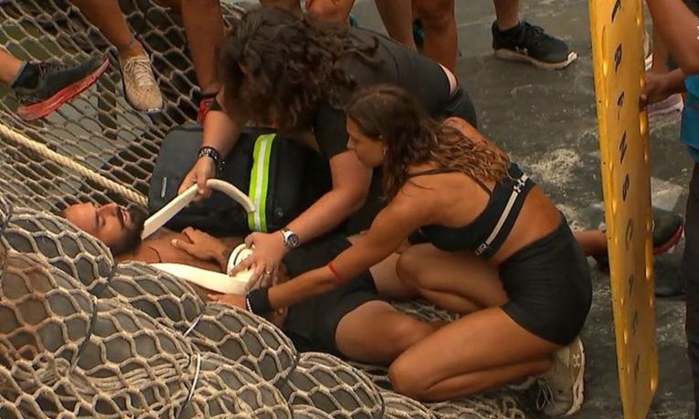 Survivor: Σοκαριστικός τραυματισμός για Σοϊλέδη - Έφυγε με ασθενοφόρο από το παιχνίδι (videos)