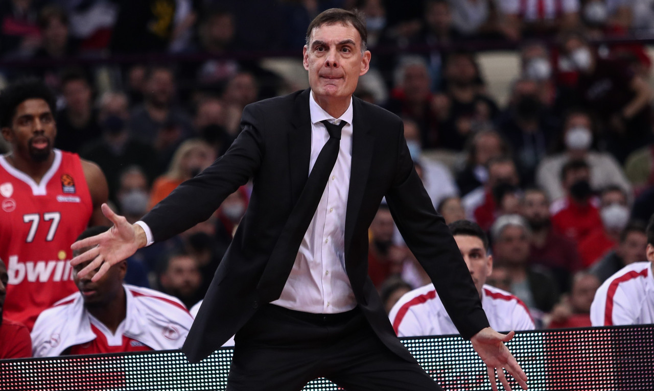 Ολυμπιακός-Μπαρτσελόνα: Το «τρελό» τρίποντο του Καλάθη που έφερε έκρηξη του Μπαρτζώκα (video+photos)